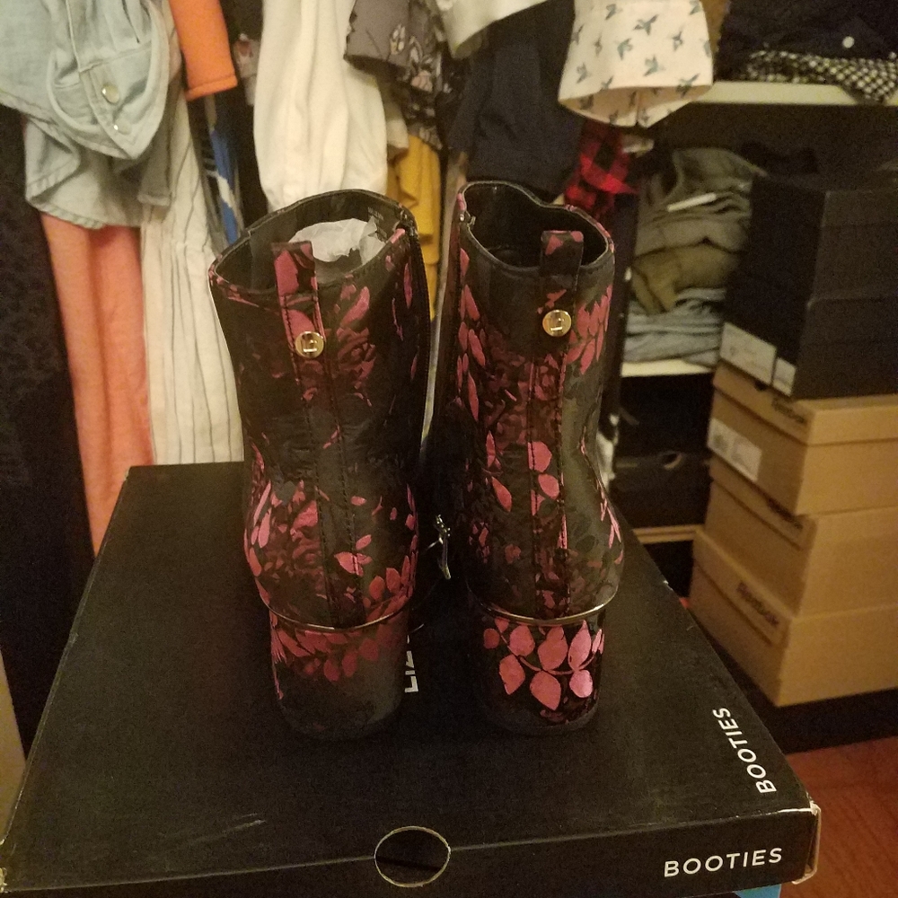 Boots - Picture 4 of 4